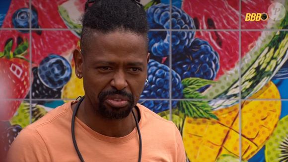 Leandro Boneco preocupa no BBB 26 ao deixar o confinamento após mal-estar, mas retorna após exames e diz estar bem