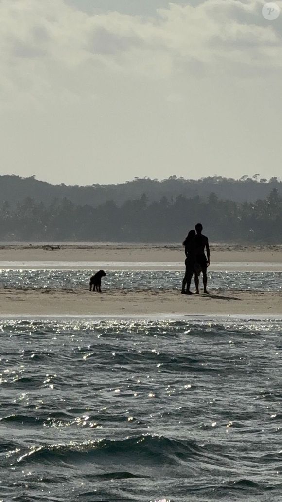 Para a publicação, as cenas de carinho e a sintonia evidente entre os dois não deixam dúvidas de que Shawn vive um novo romance, marcando um capítulo intenso de sua vida amorosa após o término com a cantora cubana, que aconteceu em 2021.
