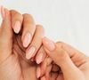 As unhas minimalistas conquistam espaço por unirem praticidade e elegância