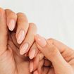 7 unhas minimalistas e elegantes que vão dominar o seu visual — e são fáceis de fazer em casa