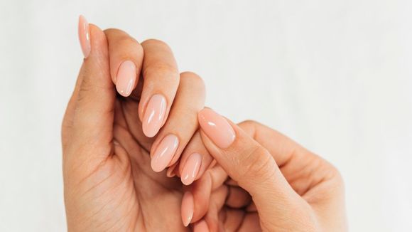 7 unhas minimalistas e elegantes que vão dominar o seu visual — e são fáceis de fazer em casa