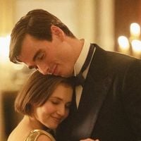 Chega à Netflix uma nova série de época baseada em um maravilhoso romance de Agatha Christie e com um dos protagonistas de 'Bridgerton'