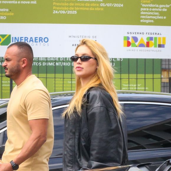 Esse aerolook elegante e minimalista é a aposta de Virgínia Fonseca em dia de compromissos; bolsa Hermès de R$ 130 mil é o destaque da produção!