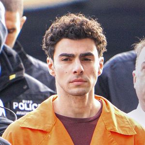 Luigi Mangione está preso por ser o principal suspeito da morte de Brian Thompson, CEO da seguradora de saúde UnitedHealthcare. Ele levou quatro tiros na porta de um hotel de luxo