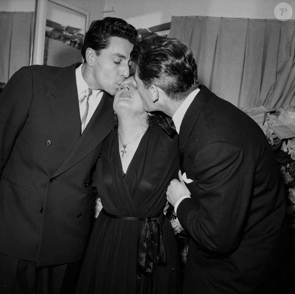 Édith Piaf, cantora francesa eternizada por ‘La Vie en Rose’, teve uma trajetória marcada por fama, tragédias pessoais e episódios controversos durante a Segunda Guerra Mundial
