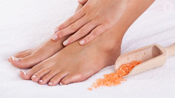 O sal do Himalaia tem efeitos calmantes para a saúde dos pés.