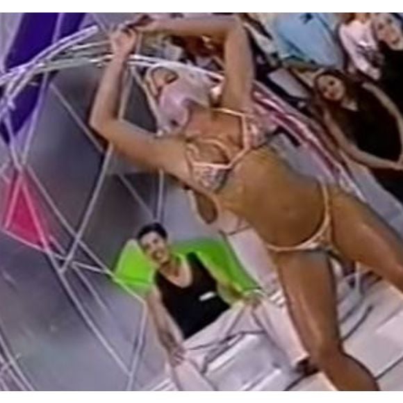 Carnaval x Joana Prado: ex-'Feiticeira' de Luciano Huck na TV, desfilou em 2000 pelo Salgueiro