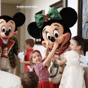 Ana Paula Siebert chamou personagens da Disney para fazer a alegria da criançada