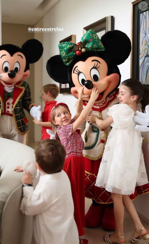 Ana Paula Siebert chamou personagens da Disney para fazer a alegria da criançada