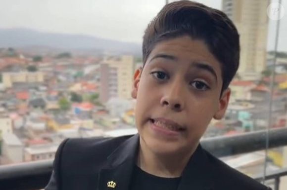 A decisão foi tomada após o jovem receber ameaças decorrentes de declarações polêmicas feitas durante cultos evangélicos