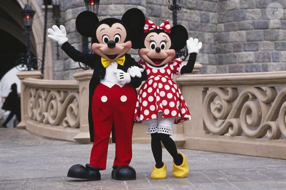 Em homenagem ao casal mais amado do mundo, Mickey e Minnie, Avon lança coleção inédita para o Dia dos Namorados
