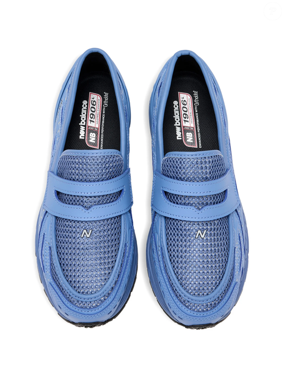 Na tonalidade blueberry, o New Balance 1906L reforça a tendência dos calçados híbridos que transitam entre o casual e o formal sem esforço