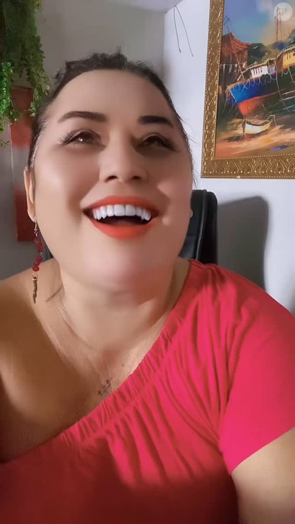 Cleo Loyola se apresenta como ‘bruxa macumbeira’ nas redes sociais