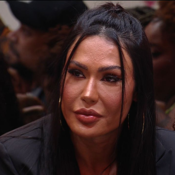 Gracyanne Barbosa já adotou penteado com cabelo liso em Paredão