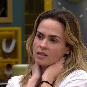 "Não tô entendendo. Você quer ir com nós dois? Você tá rindo e eu não tô achando graça. Você tá rindo e eu não tô achando graça, sério mesmo!", disparou Ana Paula