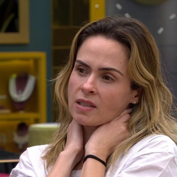 "Não tô entendendo. Você quer ir com nós dois? Você tá rindo e eu não tô achando graça. Você tá rindo e eu não tô achando graça, sério mesmo!", disparou Ana Paula