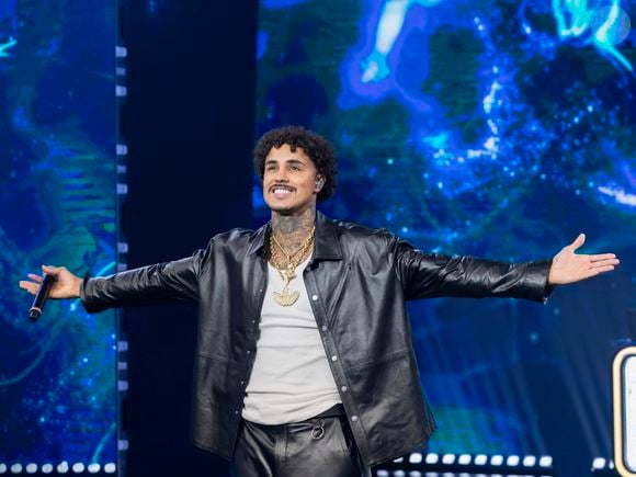 No 'Dança dos Famosos 2026', MC Livinho é citado em ação na Justiça após acidente envolvendo um carro e a moto que ele dirigia