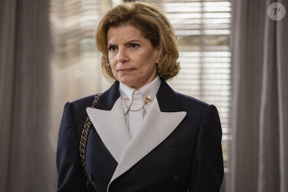 Odete Roitman (Debora Bloch) fez chantagem com a irmã para comprar a empresa de Raquel (Tais Araujo) e depois decidir por fechar a Paladar, na novela 'Vale Tudo'