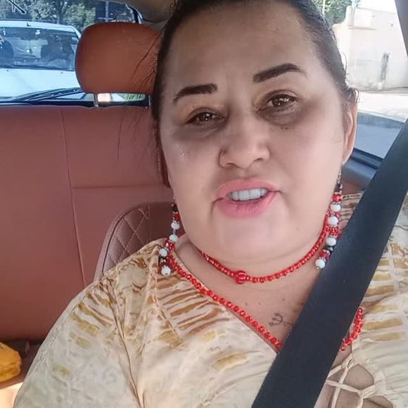 Cleo Loyola apontou que o sertanejo é gay e que o casamento com Virgínia Fonseca foi fachada