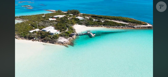 Vista aérea mostra a ilha privada comprada por Nicolas Cage nas Bahamas durante sua fase mais milionária em Hollywood