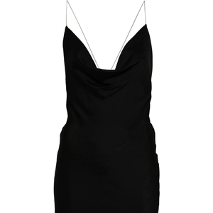 O vestido preto de Bruna Marquezine está à venda em multimarcas nacionais