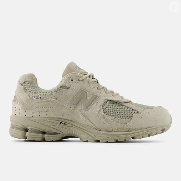 Tênis impermeáveis ganham espaço como alternativa confortável, respirável e fácil de combinar em dias de chuva