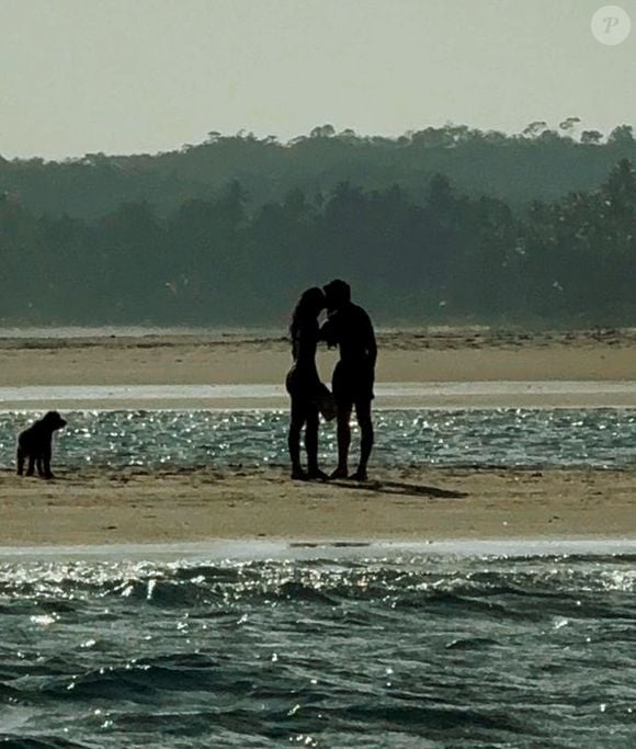 Bruna Marquezine passou a virada de ano ao lado de Shawn Mendes e iniciou 2026 em clima de romance no litoral de Alagoas