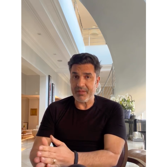 No momento, Edu Guedes ainda não voltará a trabalhar na Rede TV!, emissora que é contratado