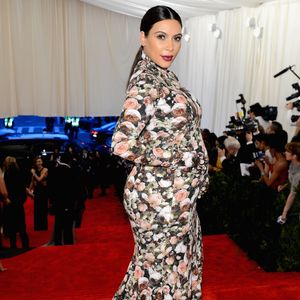 2013: no ano seguinte, Kim Kardashian já apareceu grávida no MET Gala