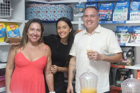 Dona Gerusa, mãe de Eva, foi até o Rio de Janeiro para encontrar com Renata, na 'Vitrine do Seu Fifi'.