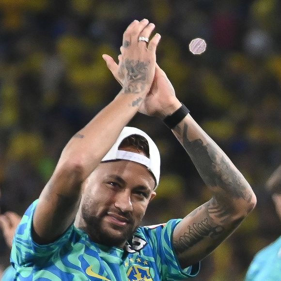 "Quer Neymar? Vai ficar querendo" e "ENDRICK NOSSO HEROI PATRÃO DO NEYMAR", dispararam internautas no X