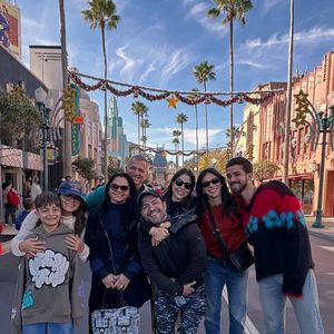 Bruna Marquezine e João Guilherme foram para a Disney com a família do ator nos últimos dias