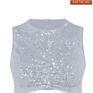 Top usado por Carolina Dieckmmann é vendido por R$ 977,00 no site da Ginger, podendo ser parcelado em até 10 vezes sem juros