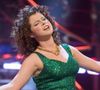 Jessie Buckley, favorita ao Oscar 2026: foto mostra atriz de 'Hamnet' com cabelo cacheado na juventude.
