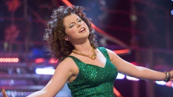 Há 18 anos, essa jovem cacheada foi chamada de 'garota de fazenda' e ouviu que precisava ser mais 'delicada' na TV; hoje, ela deve ser a 1ª irlandesa a vencer o Oscar de Melhor Atriz