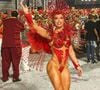 Virginia retirou costeiro de 12kg da sua fantasia no Carnaval 2026 no meio da Sapucaí
