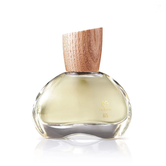 Com vetiver e capitiú da Amazônia, o 875 Eau de Parfum, da Natura, entrega um cítrico amadeirado elegante para quem busca frescor sem abrir mão da sofisticação