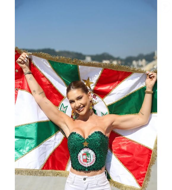 Recentemente Virgínia foi detonada após ser anunciada como Rainha de Bateria da Grande Rio