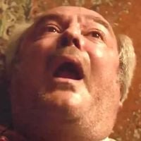 HOJE em 'Força de Mulher' (08 de maio): Fogo e desespero! Enver perde o controle após morte de Hatice e provoca incêndio em casa