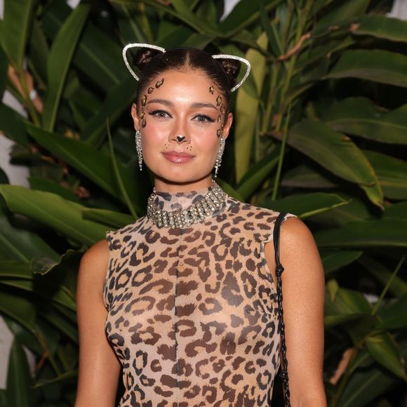 Sophie Charlotte apareceu nesta terça-feira (04), com um look ousado na Sapucaí