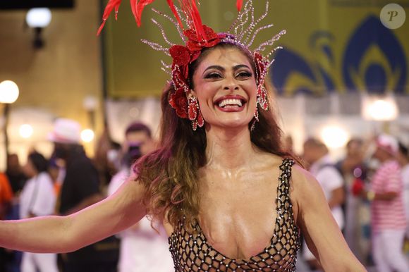 Retorno de Juliana Paes, Lore Improta grávida e mais: os looks das famosas no minidesfile das escolas de samba do Rio para o Carnaval 2026