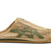 Segundo a descrição oficial da Onitsuka Tiger, o MEXICO 66 SABOT combina um visual retrô com o formato sabot, inspirado em modelos históricos da marca e pensado para facilitar o calce