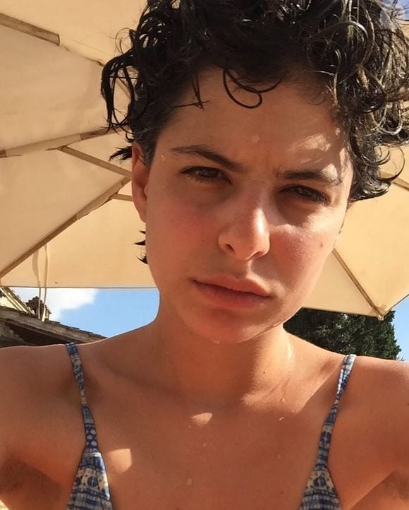 Filha de Débora Bloch tem 31 anos e nasceu em Paris