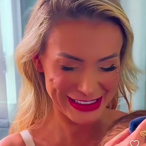 Andressa Urach diz que vai consolar a nora e faz uma cara, no mínimo, sugestiva