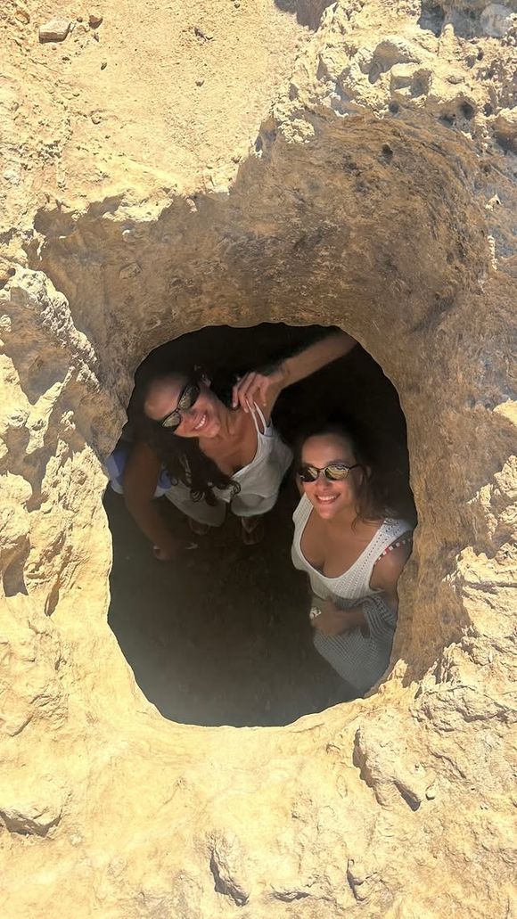 Bruna Marquezine posta foto divertida com amiga na Itália