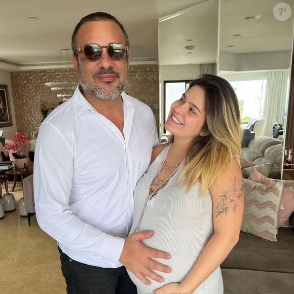 Pai de Viih Tube deu a entender que a filha se afastou dele; Viih Tube se irritou e pediu para que ele não a expusesse