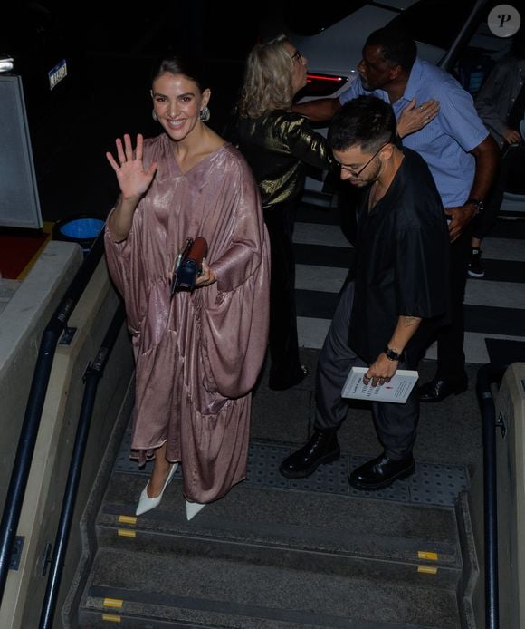 Discretos, Junior Lima e Monica Benini aparecem juntos em rara saída pública