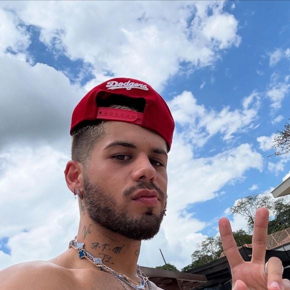 Depois, Zé Felipe voltou a apostar em um cabelo mais curto