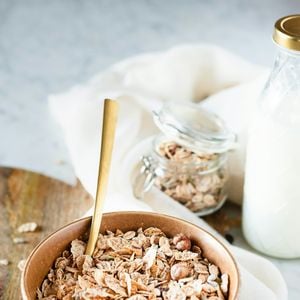 "Os autores observam que os valores de colesterol tenderam a permanecer abaixo da linha de base durante um acompanhamento de seis semanas sem aveia, indicando uma possível 'redefinição' fisiológica duradoura em alguns participantes", disse o cardiologista Andrew M. Freeman