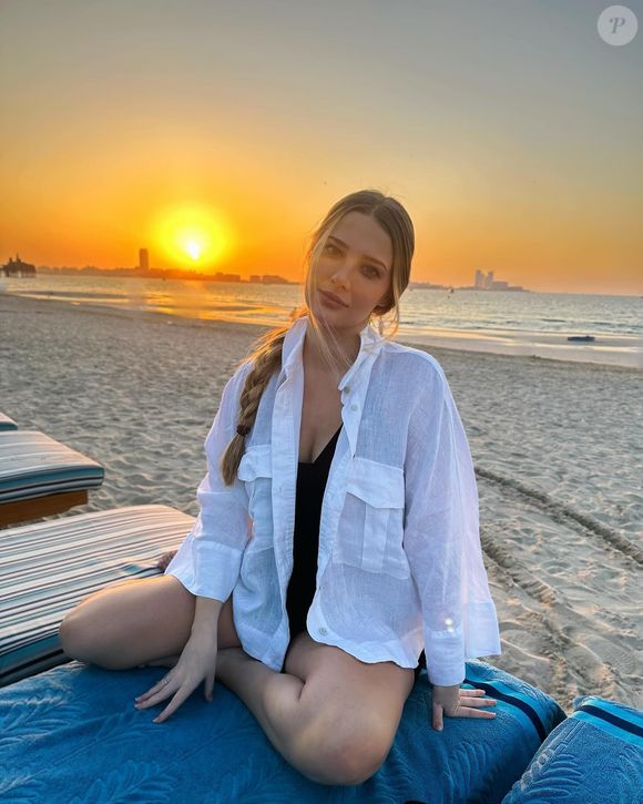 Noiva de Gabriel Martinelli, Isabella Rousso acumula várias fotos em viagens por diferentes países como Emirados Árabes